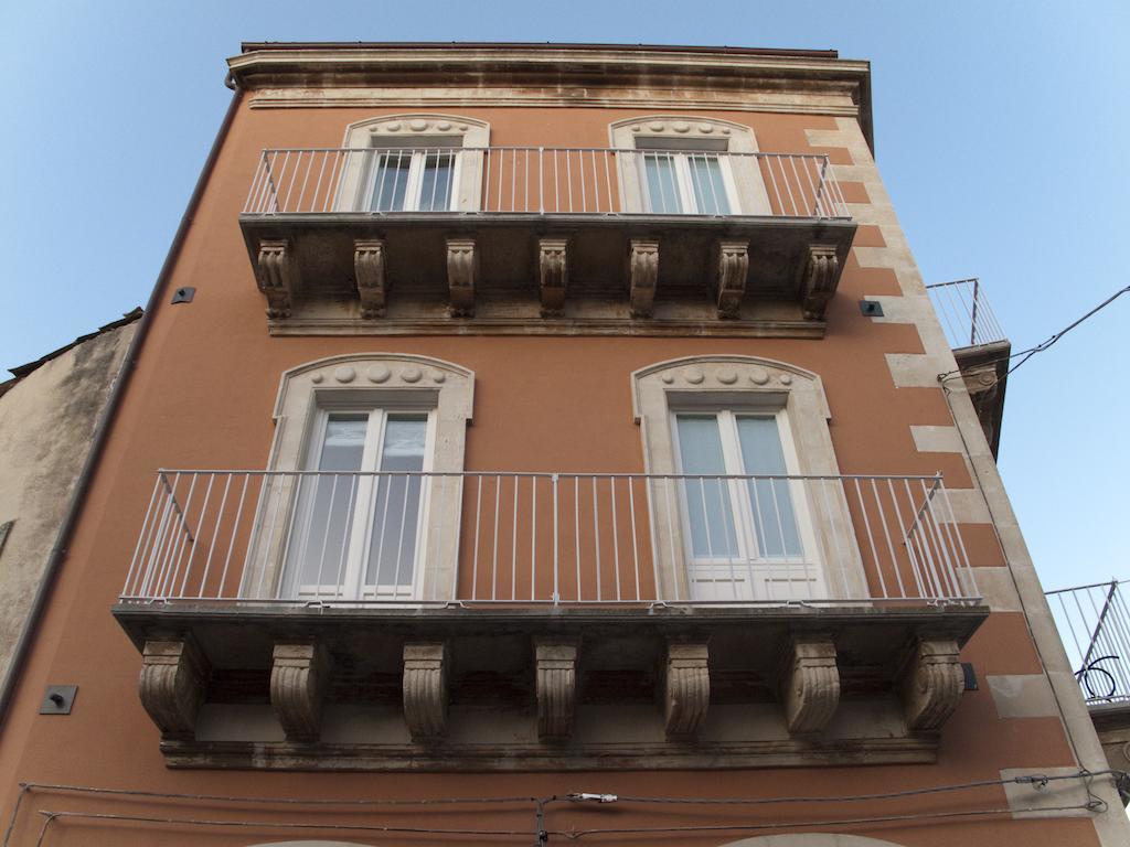 Le Stanze Del Sole Bed & Breakfast Ragusa Exterior photo